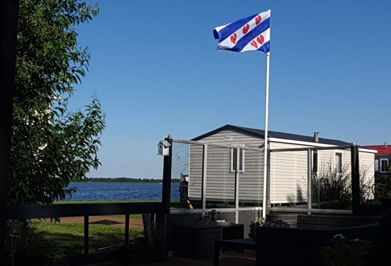 Us Twadde Plakje Op Vakantiepark Bergumermeer Suameer Exteriér fotografie