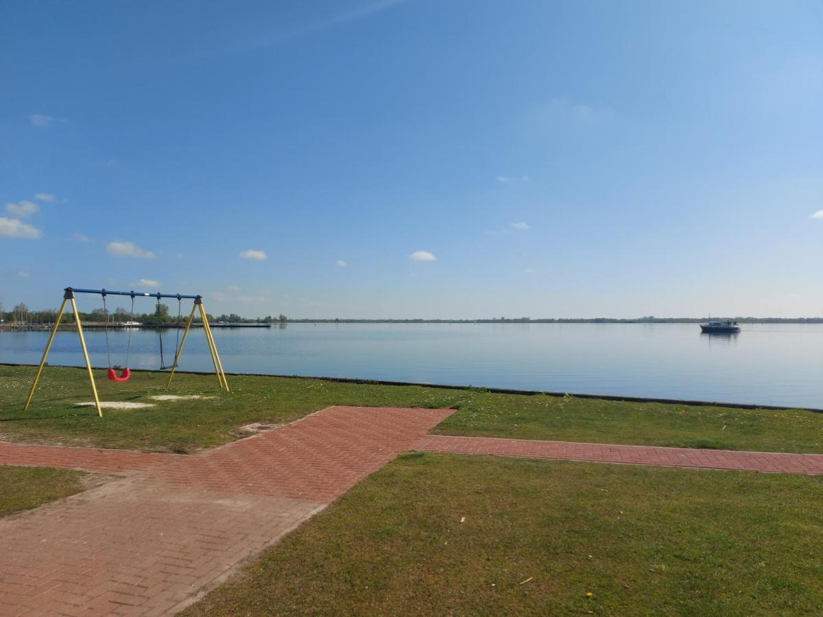 Us Twadde Plakje Op Vakantiepark Bergumermeer Suameer Exteriér fotografie